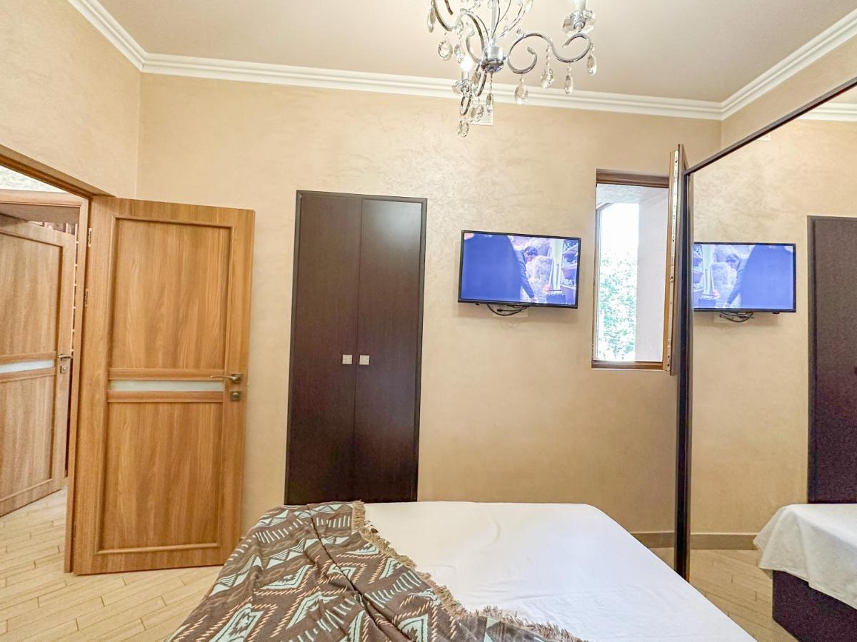 Near The Opera Theatre 2 Bedroom Yerevan Exterior photo